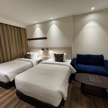 Presidency Airport Hotel Kochi Esterno foto