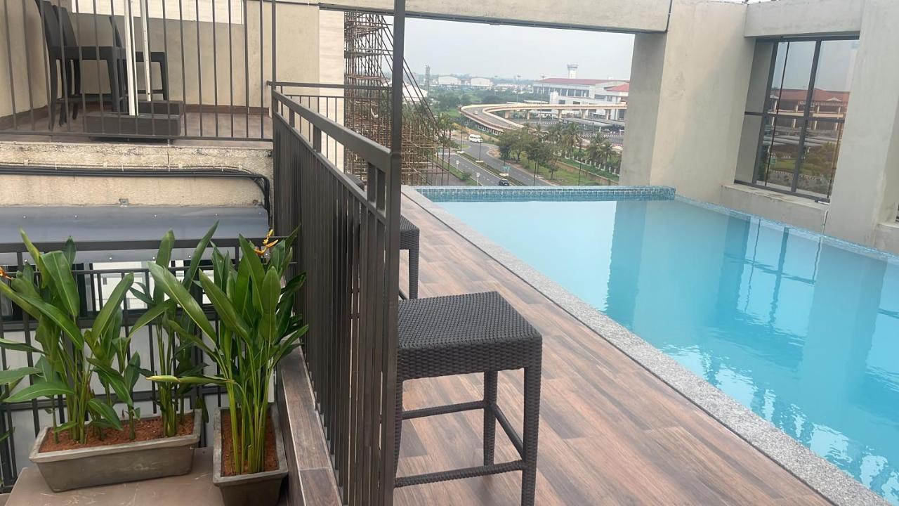 Presidency Airport Hotel Kochi Esterno foto
