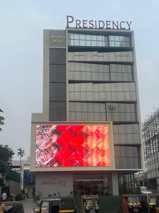 Presidency Airport Hotel Kochi Esterno foto