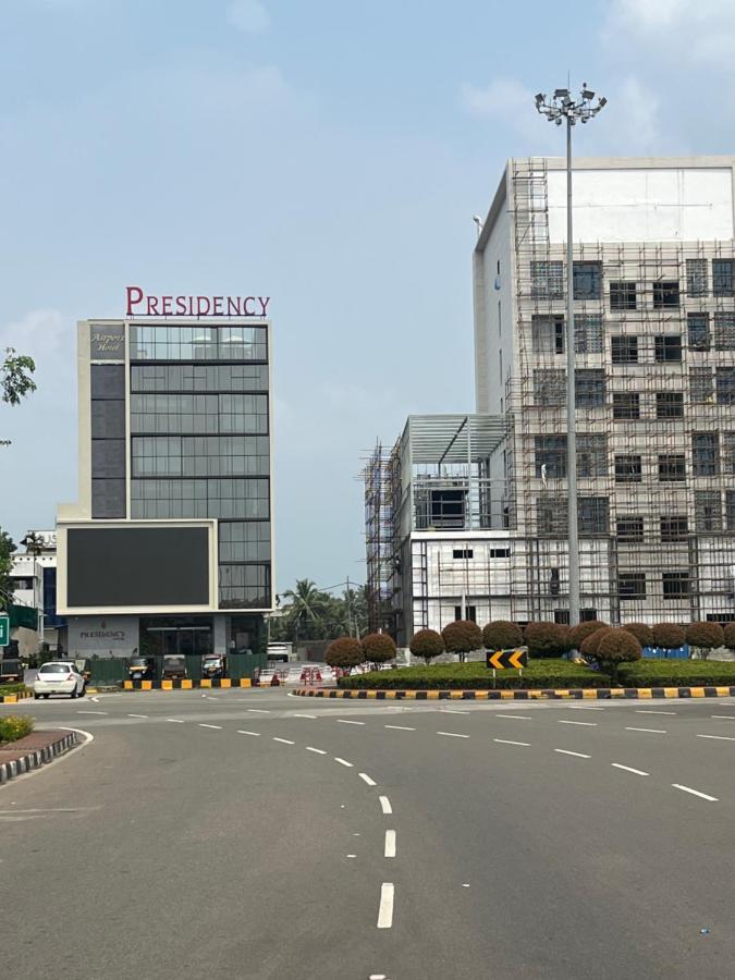 Presidency Airport Hotel Kochi Esterno foto