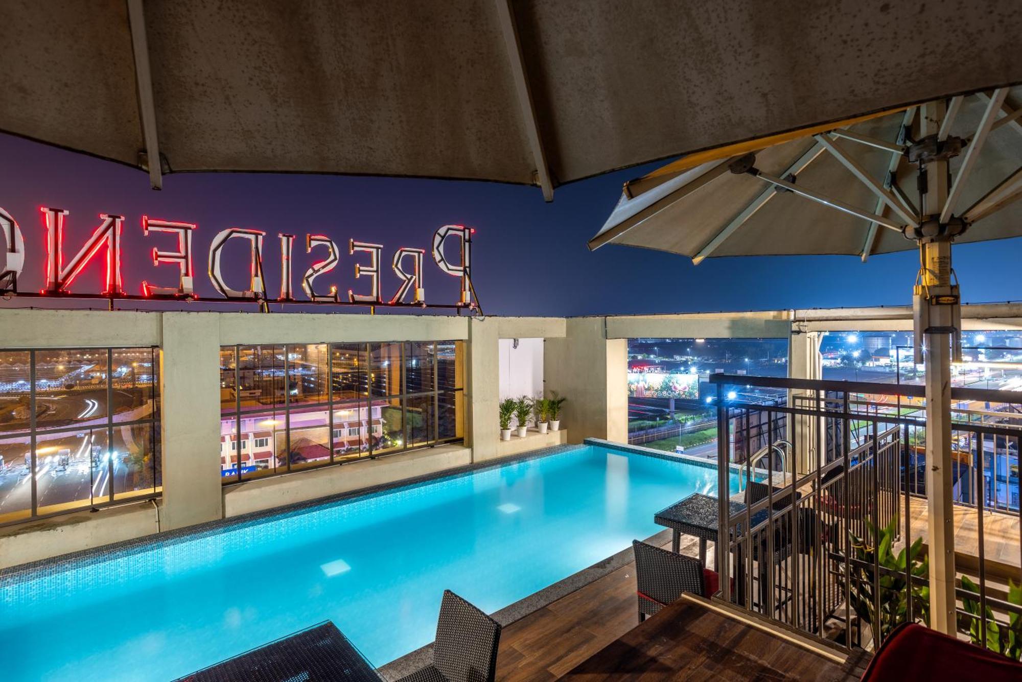 Presidency Airport Hotel Kochi Esterno foto