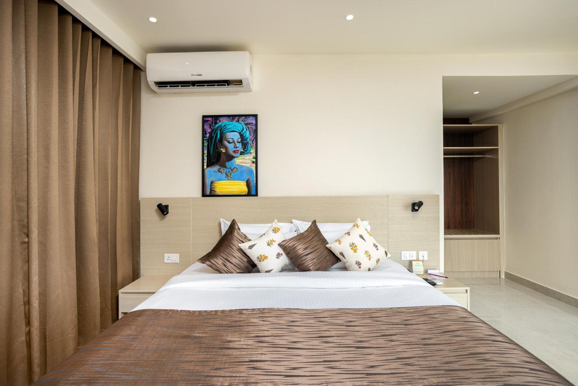 Presidency Airport Hotel Kochi Esterno foto