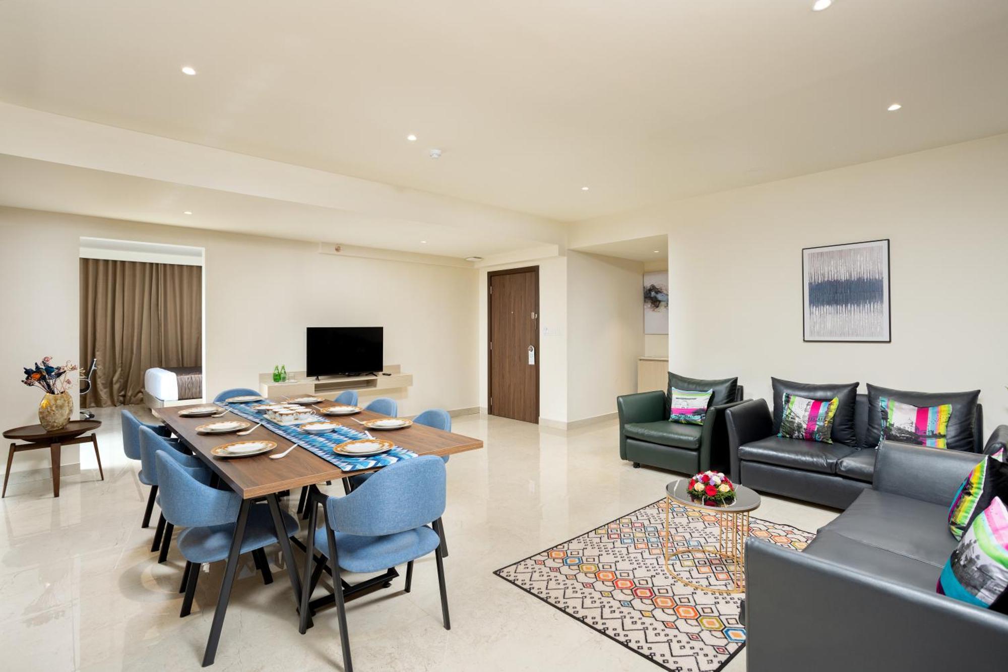Presidency Airport Hotel Kochi Esterno foto