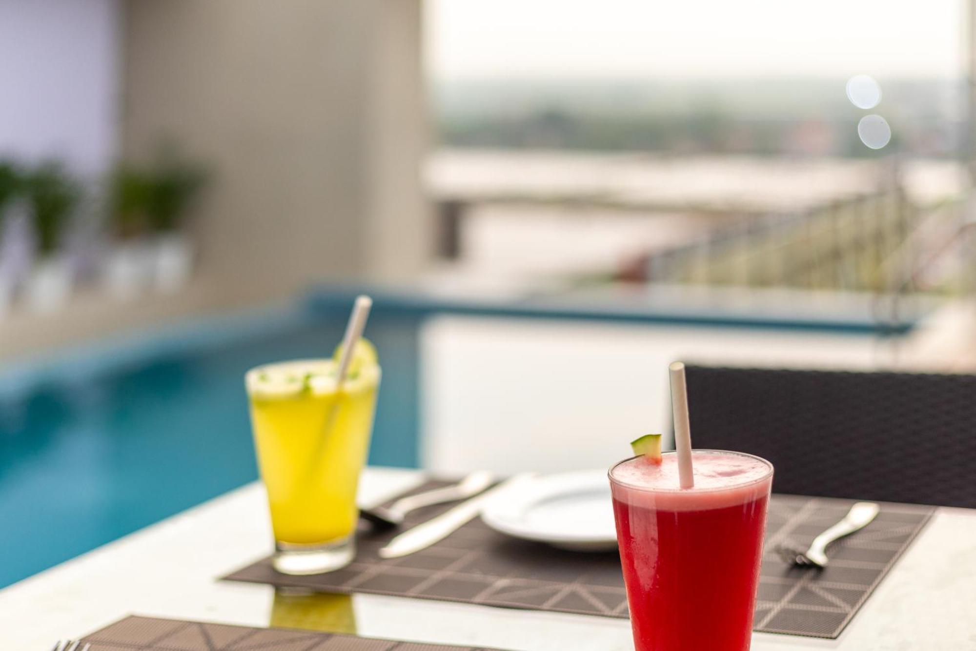 Presidency Airport Hotel Kochi Esterno foto