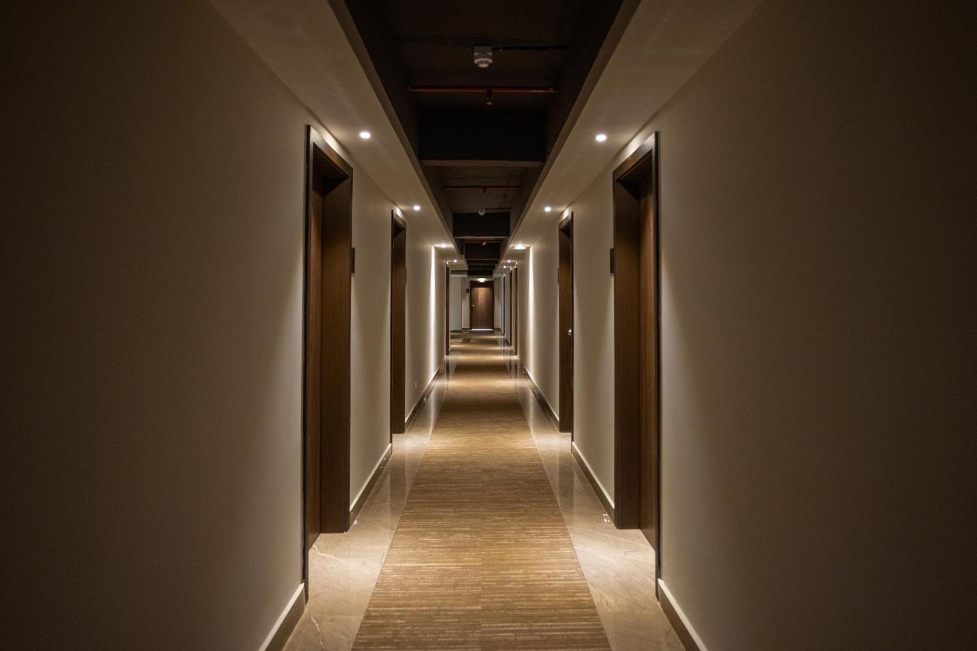 Presidency Airport Hotel Kochi Esterno foto